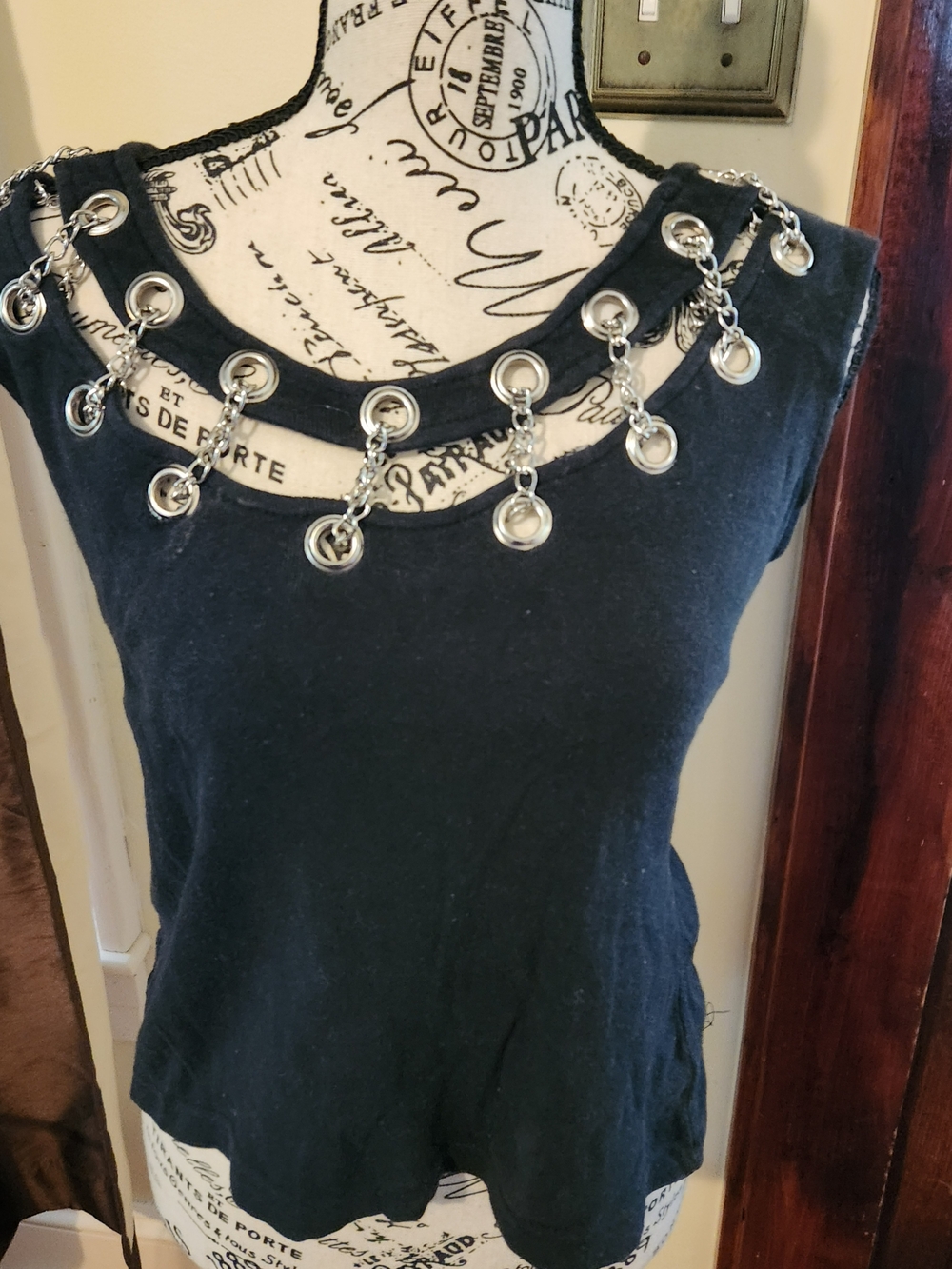 Chain-Embellished Black Women’s Ribbed Tank Top Small